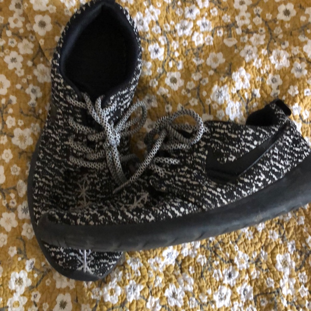 Women’s Nikes size 8